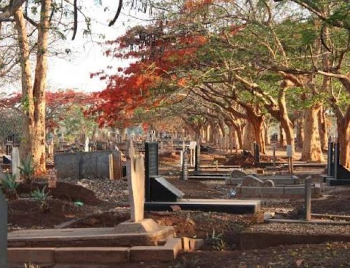 Cadres invade Old Chingwere Cemetery mining sand