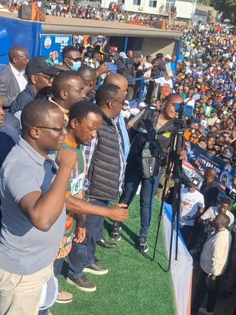Mundubile, Makebi on marathon campaign trail